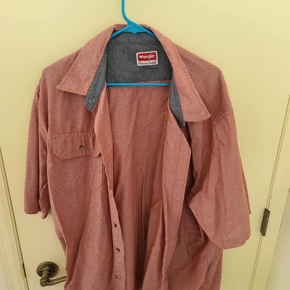 Wrangler Button down short sleeve shirt red